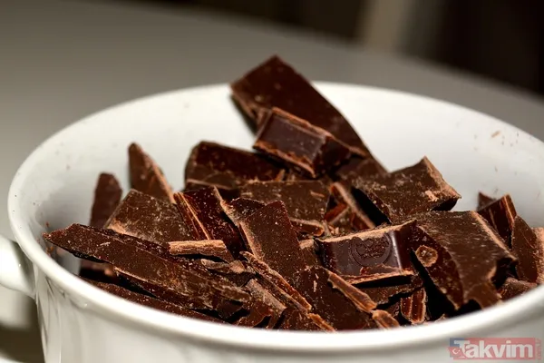 🍫 Bitter Çikolata Kaplı Badem – 4 Gram Lif (50 G'da) %70 Kakao Oranına Sahip Kaliteli Bitter Çikolata, Flavanol, Demir Ve Magnezyum Gibi Mikro Besinlerle...