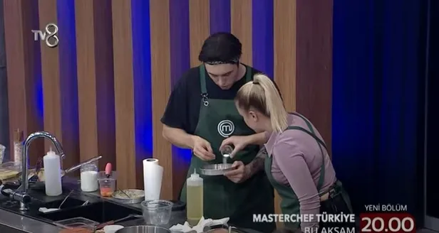 Ne beklediler ne buldular! Masterchef'te Dilara Emir Sergen bombası patladı izleyici şıp diye yakaladı! Emir Elidemir...-6