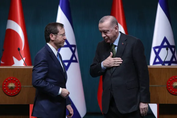 israil-cumhurbaskani-isaac-herzogun-turkiye-ziyareti-israil-basininda-tarihi-donum-noktasi-1646918552524.jpg İsrail Cumhurbaşkanı Isaac Herzog'un Türkiye ziyareti İsrail basınında: Tarihi, dönüm noktası-3