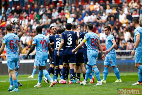 Fenerbahçe, Kayseri deplasmanında galip! (Yukatel Kayserispor 0-4 Fenerbahçe MAÇ SONUCU / ÖZET) - 21