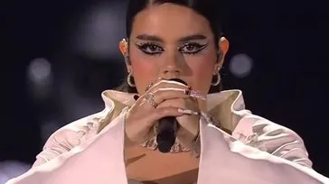 İZLE I Portekiz’in Eurovision temsilcisi şarkısının sonunda “Barış Kazanacak” diye bağırdı! İşte o anlar...