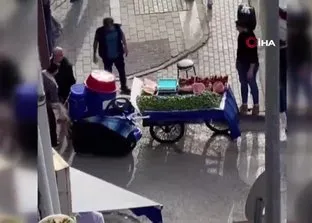 Bursa’da seyyar satıcıların yer kavgası kameraya yansıdı