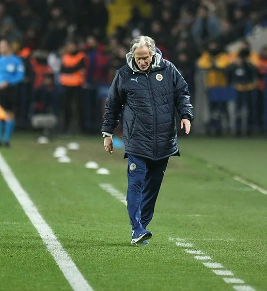 jorge-jesus-gaziantepin-guclu-bir-ekip-oldugunu-belirtti-ve-3-puanin-onemine-vurgu-yapti-1673829470001.jpeg Jorge Jesus, Gaziantep'in güçlü bir ekip olduğunu belirtti ve 3 puanın önemine vurgu yaptı-3