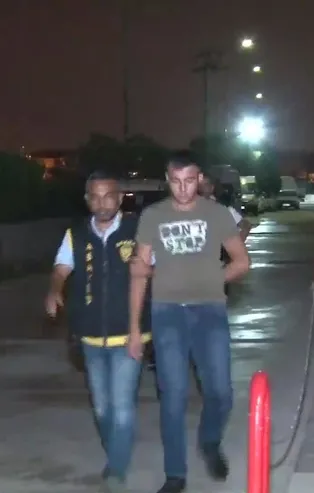 Bekçilik sınavını kazanamayınca bekçi kıyafeti giyip, ruhsatsız silahla gezerken polise yakalandı