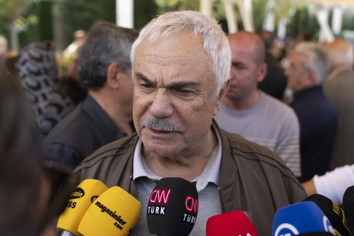 Altın Çocuk’a asker selamıyla veda! Yeşilçam yıldızı Göksel Arsoy son yolculuğuna uğurlandı-6