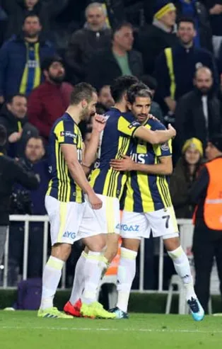 Gol sonrası Ersun Yanal ve Tolgay Arslan detayı gözlerden kaçmadı