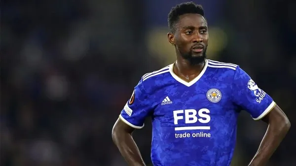 fenerbahce-on-libero-icin-son-kozlarini-oynuyor-sari-lacivertliler-nijeryali-yildiz-wilfred-ndidi-icin-masaya-1694731911024.jpeg Fenerbahçe ön libero için son kozlarını oynuyor! Sarı-Lacivertliler Nijeryalı yıldız Wilfred Ndidi için masaya oturdu...-4