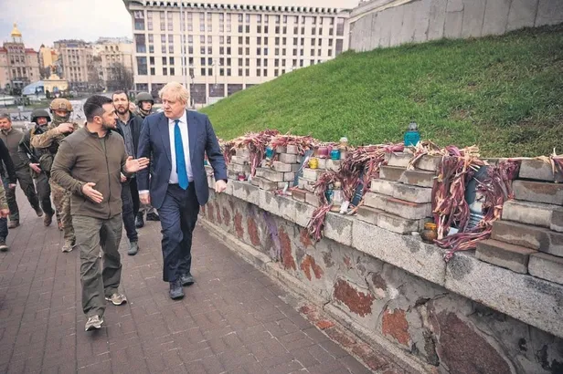 turkiyeye-siginan-ukraynalilar-ilk-once-tesekkur-etmeyi-pazarlik-yapmayi-selamlasmayi-ogreniyorlar-1652045156793.jpeg Türkiye'ye sığınan Ukraynalılar ilk önce teşekkür etmeyi, pazarlık yapmayı, selamlaşmayı öğreniyorlar!-6