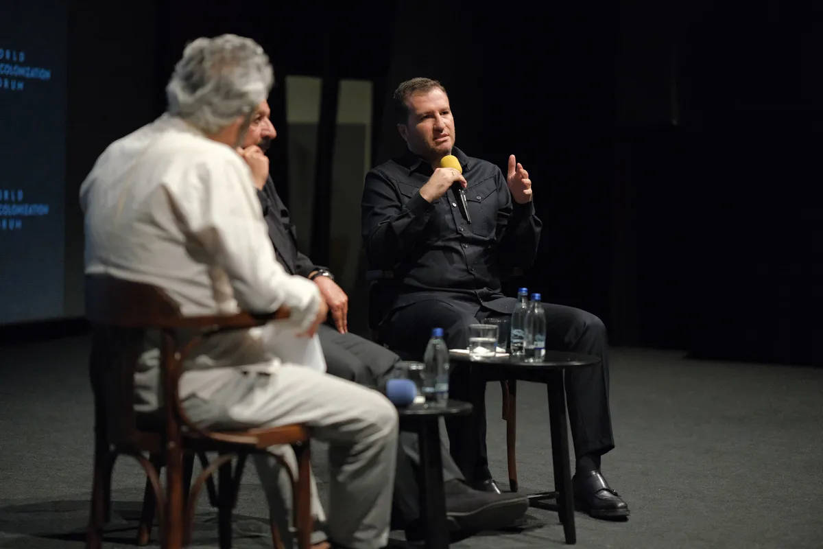 dekolonize-film-gunlerinde-iki-gunluk-ozel-secki-hafiza-kimlik-ve-direnis-beyaz-perdeye-tasindi-1778693024792.jpg Dekolonize Film Günleri’nde iki günlük özel seçki! Hafıza ve direniş sinemayla anlatılıyor | Majidi’den dikkat çeken çıkış: Süper kahraman filmleri bile Batı’yı kurtarıcı gösteriyor-5