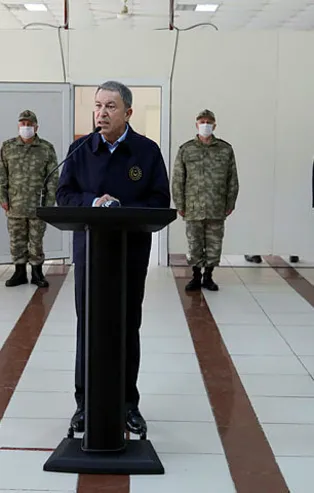 Milli Savunma Bakanı Hulusi Akar ve TSK'nın komuta kademesinden sınır hattında Ramazan Bayramı