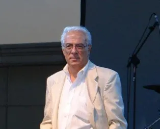 Fizik profesörünü de ağlarına düşürdüler