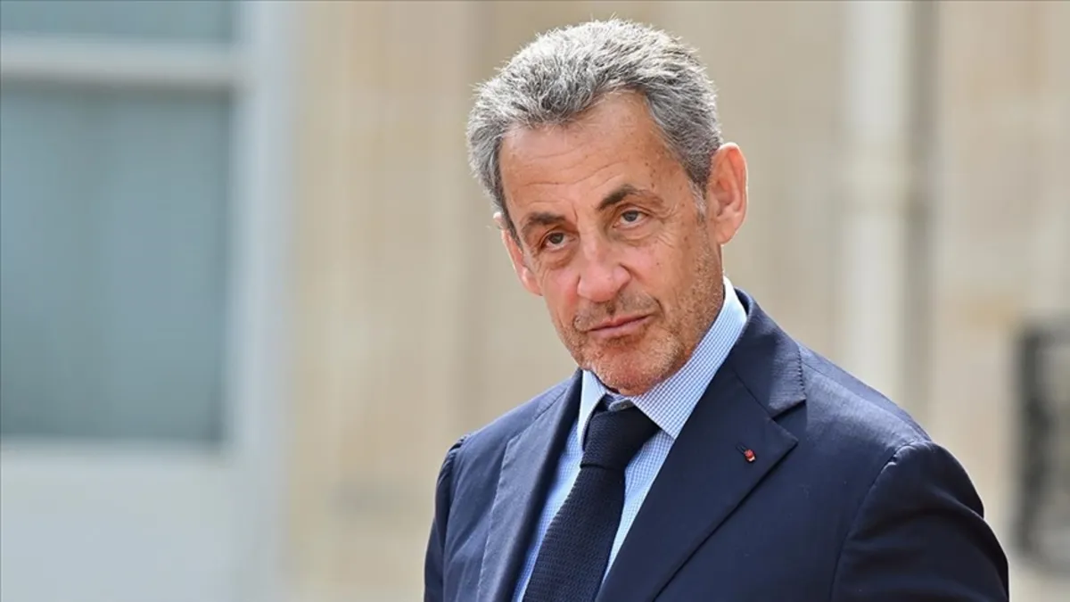 Sarkozy ve çevresi Libya'dan yasa dışı fon suçlamasıyla hakim karşısında
