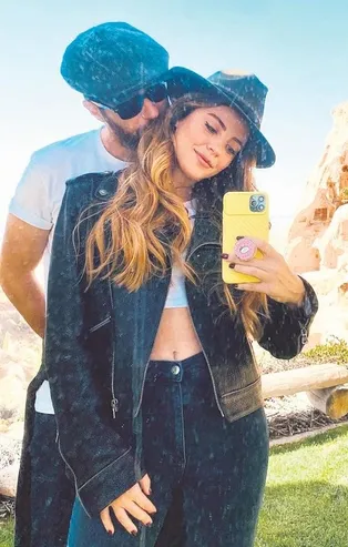 Oyuncu Ezgi Eyüboğlu ve Oğulcan Engin'den Kapadokya'da romantik pozlar