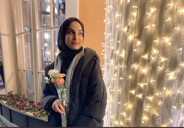 esine-son-bir-sans-verdi-dogum-gununden-bir-gun-sonra-olduruldu-intihar-susunu-polis-cozdu-solak-elli-kadin-sa-1645425030182.jpg Eşine son bir şans verdi! Doğum gününden bir gün sonra öldürüldü: İntihar süsünü polis çözdü solak elli kadın sağ eline silahı tutturdu-3