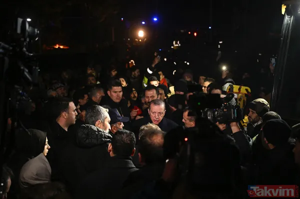 Başkan Erdoğan deprem bölgesinde! Canlı yayında duygu dolu anlar: "Allah devletimizden razı olsun" - 23