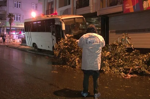 İstanbul Esenyurt'ta korkunç kaza! Kaldırımda yürüyen yayayı ezdi
