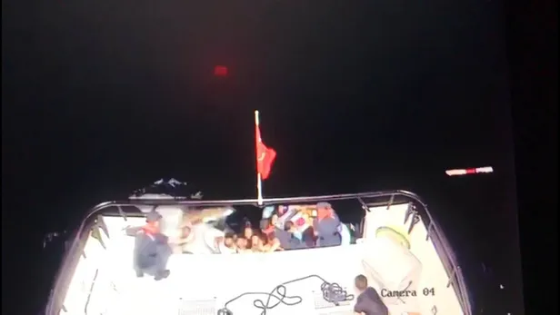 Ege denizinde can pazarı! Mülteci gemisi battı göçmenleri Türk askeri böyle kurtardı-5