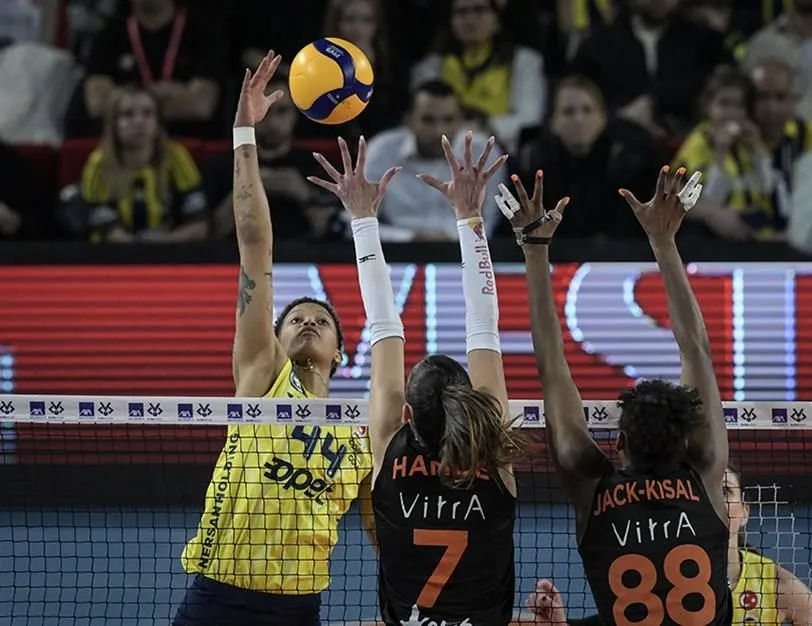 F.Bahçe-Eczacıbaşı finalde