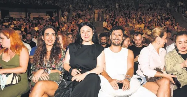 Yasemin Sakallıoğlu ve Burak Yırtar'dan mesafeli evlilik! | ''Bir araya gelmemeye çalışıyoruz''