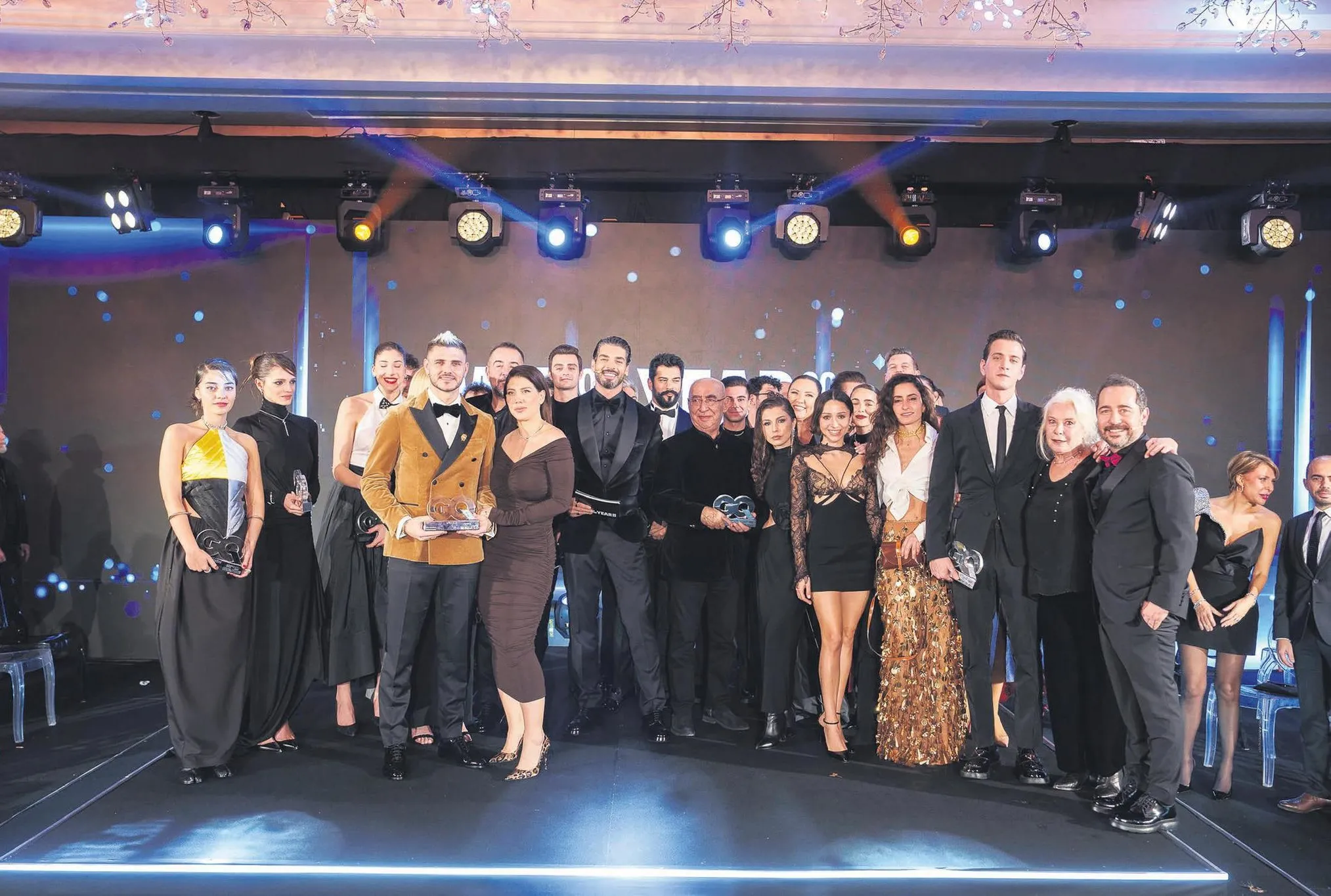 Ödül töreninde yıldızlar geçidi