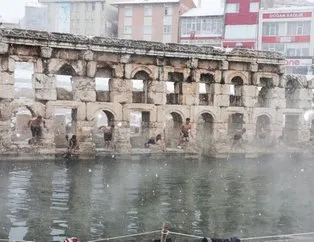 Yozgat’ta dondurucu soğukta yüzme keyfi
