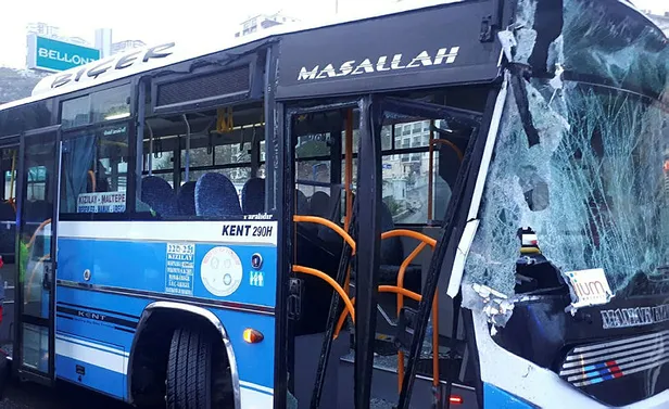 Son dakika: Ankara'da feci kaza! Özel halk otobüsü yol temizleme aracına çarptı: 9 yaralı-2