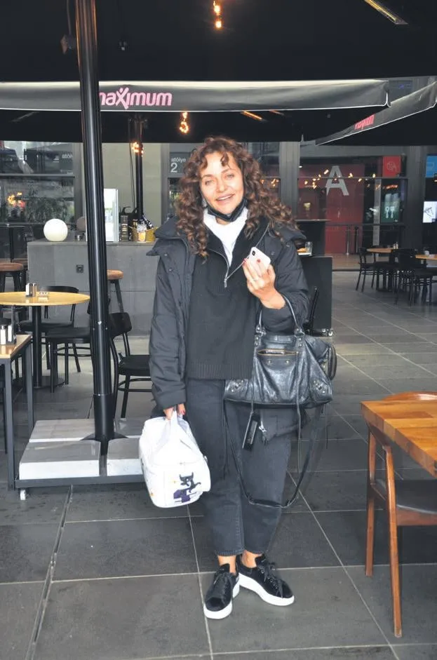 Hadise önceki akşam "En Güçlü Kadın Şarkıcı" ödülü aldı-13