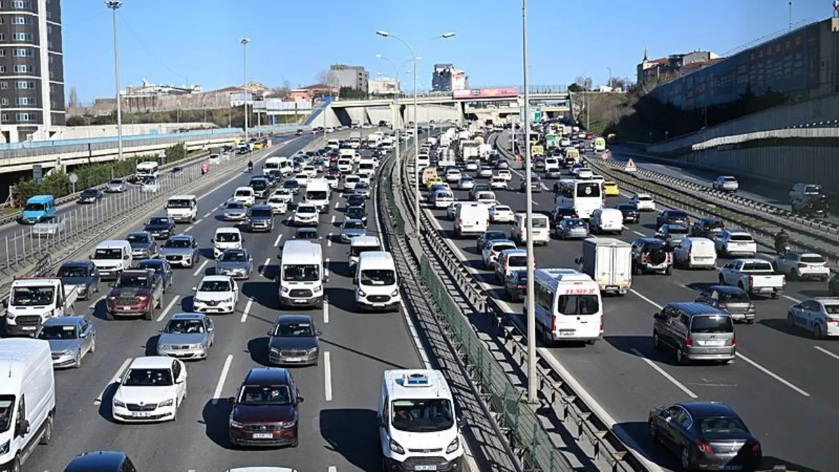 İstanbul'da trafik yoğunluğu yüzde 83!