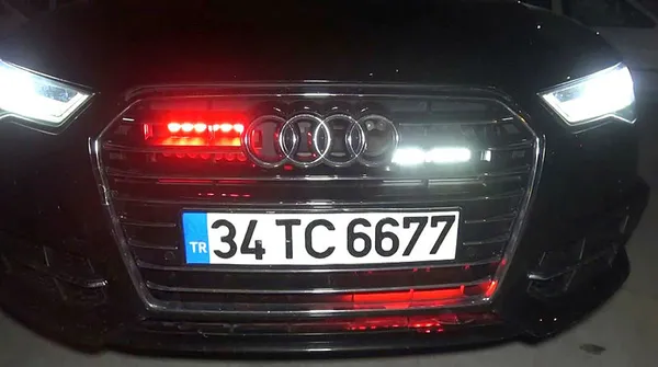 sarhos-surucu-297-promil-alkolle-cakarli-arac-kullanirken-yakalandi-ben-ozel-kuvvetlerden-tolga-aslan-1641449586503.jpg Sarhoş sürücü 2.97 promil alkolle çakarlı araç kullanırken yakalandı: Ben özel kuvvetlerden Tolga Aslan-6