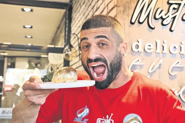 sokakta-infaz-serdar-semiz-bosanmak-uzere-oldugu-esini-oldurdu-sonra-baldizina-mesaj-atti-1675124475442.jpeg Sokakta infaz! Serdar Semiz boşanmak üzere olduğu eşını öldürdü, sonra baldızına mesaj attı-13