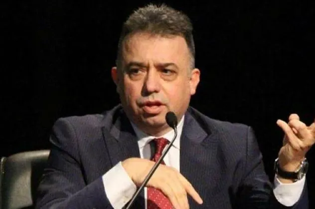 Tehlikenin farkında mısınız? "Işıklar yanıyor" paylaşımıyla darbe iması yapan Engin Yıldırım hala AYM üyesi!