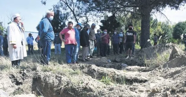 Yan yana gömüldüler