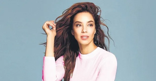 Haber alınamadığı için kadrodan çıkarılmıştı! Azra Akın'dan gerilime sessizlik