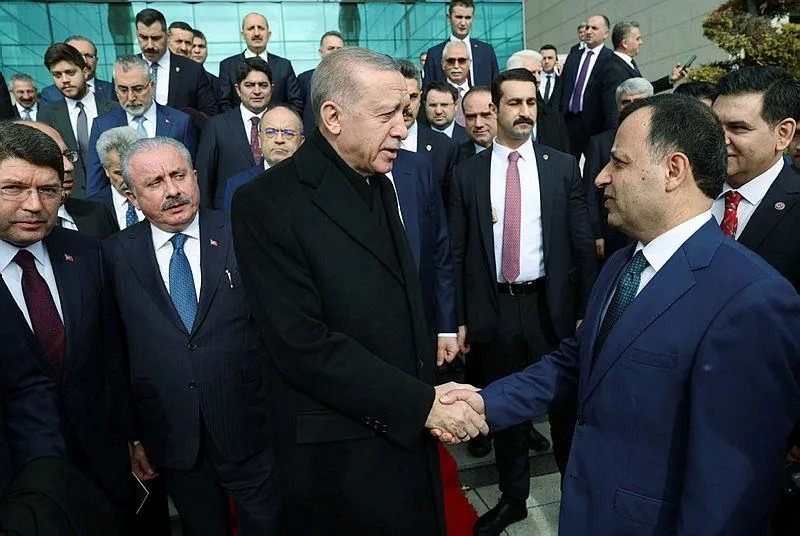 Başkan Recep Tayyip Erdoğan, Anayasa Mahkemesi Yüce Divan Salonu'nda Anayasa Mahkemesinin yeni üyesi Yılmaz Akçil'in yemin törenine katıldı. Programda, Adalet Bakanı Yılmaz Tunç (solda), Anayasa Mahkemesi Başkanı Zühtü Arslan (sağda), eski TBMM Başkanı Mustafa Şentop (sol 2) da yer aldı. 