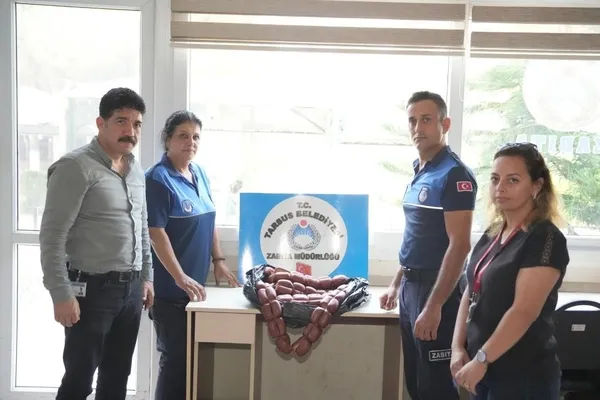 dana-eti-olarak-satilan-sucuktan-tavuk-cikti-1660120641257.jpg Dana eti olarak satılan sucuktan tavuk çıktı-3