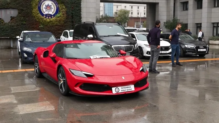 Dilan ve Engin Polat çiftinin araçları Emniyet'te sergilendi!