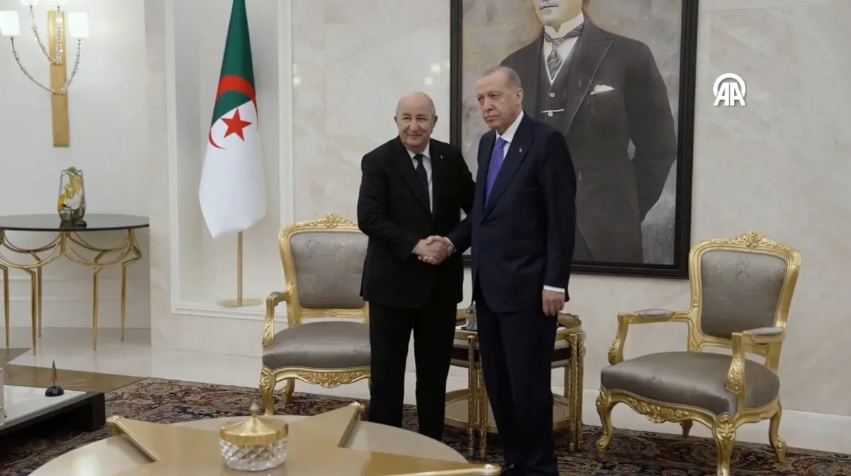 cezayir-cumhurbaskani-abdulmecid-tebbun-ankarada-baskan-erdogan-karsiladi-1778089659832.jpeg Cezayir Cumhurbaşkanı Abdülmecid Tebbun Ankara'da: Başkan Erdoğan karşıladı-2