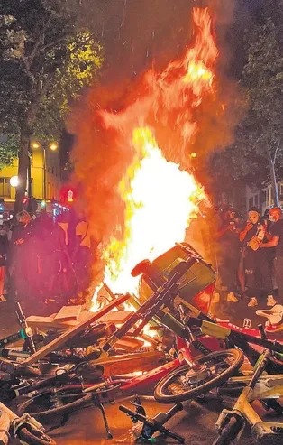 ABD'de göstericiler Beyaz Saray’ı tehdit etti: Ya bize de adalet ya da Amerika yanar