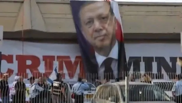 Eurovision'da İsrail'i çılgına çeviren Erdoğan posteri