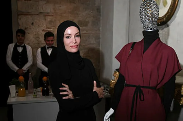 Ünlü oyuncu Gamze Özçelik'ten Suriye operasyonuna tam destek!