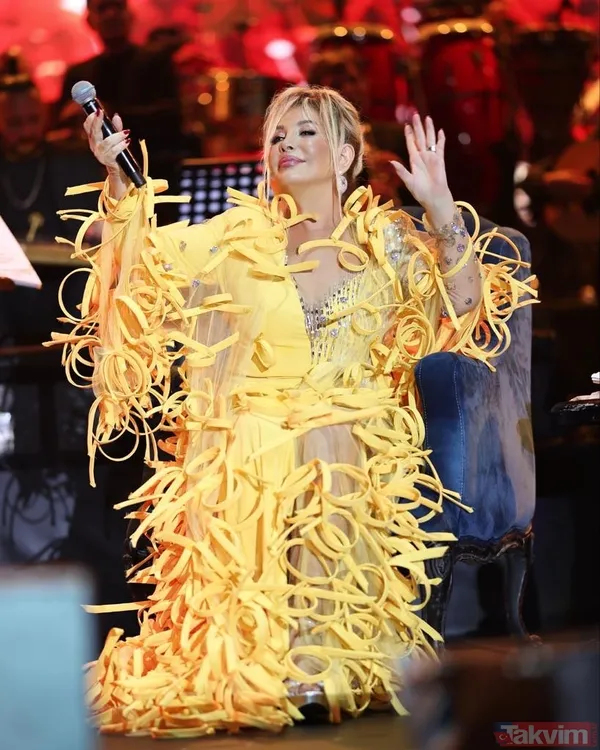 "Bunu ben bilmiyorum. Belgesel çekimimiz var bir kitap var. Önce benim için onlardı.