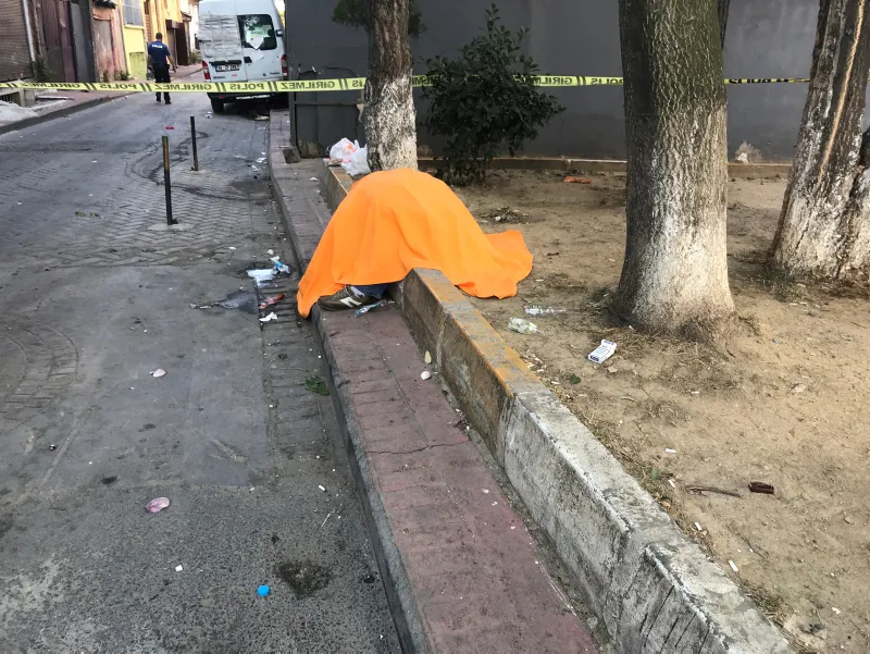 İstanbul'da dehşete düşüren görüntü! Oturur halde ölü bulundu - 3