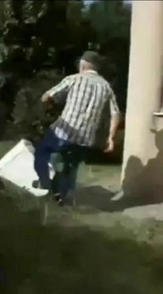 boluda-kediyi-tekmeleyen-saldirgan-sonra-da-kulubesini-parcaladi-1630432881377.jpeg Bolu'da kediyi tekmeleyen saldırgan sonra da kulübesini parçaladı!-3
