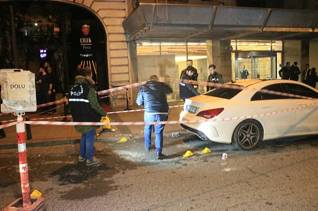 Beyoğlu'nda kanlı olay! Silahlar konuştu