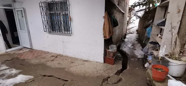 1643703334658.jpg Ordu'da korku yaratan olay! 2 ev boşaltıldı 10 ev tehlike altında! Bir mahalle kayıyor-6