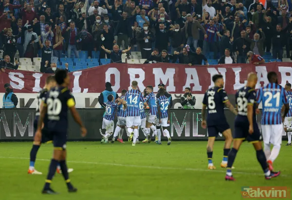 Trabzonspor - Fenerbahçe maçı nefes kesti! İşte heyecan dolu maçtan ekrana yansımayan kareler... - 35