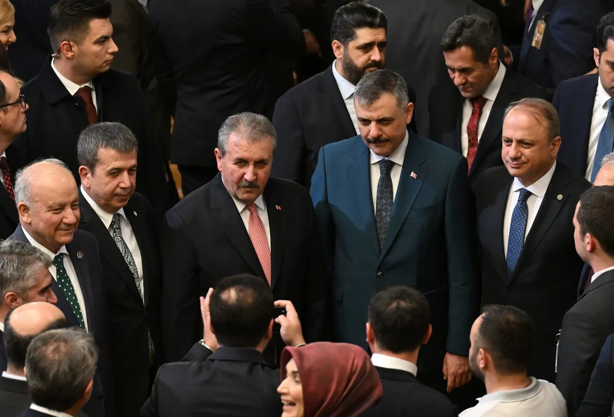 baskan-erdogan-23-nisan-resepsiyonunda-sadettin-saran-ile-gorustu-1776971360117.jpeg Başkan Erdoğan, 23 Nisan Resepsiyonu’nda Sadettin Saran ile görüştü-3