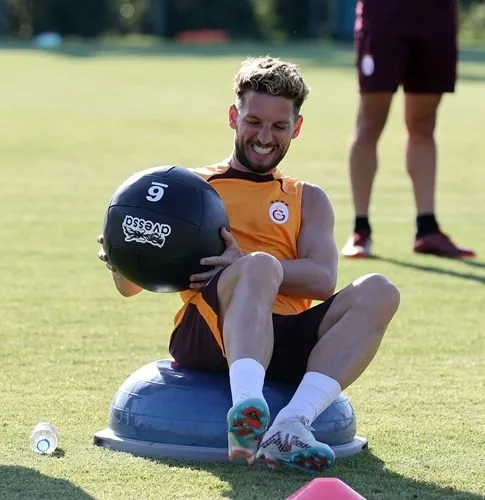 Galatasaray'dan taraftara müjde! 2 transfer kampa yetişiyor - 6