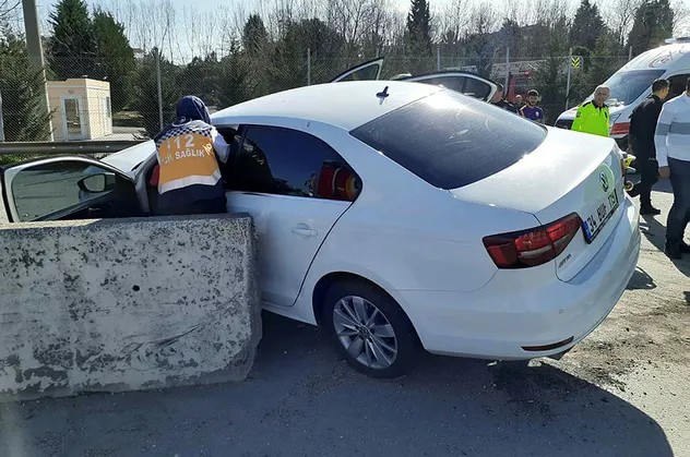 Trafikte fenalık geçiren sürücü TEM'de ölümden döndü