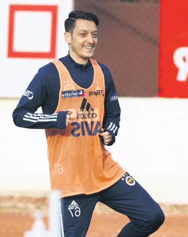 lyon-pelkas-icin-fenerbahcenin-kapisini-2-kez-caldi-1623197386505.jpeg Lyon, Pelkas için Fenerbahçe'nin kapısını 2. kez çaldı-2